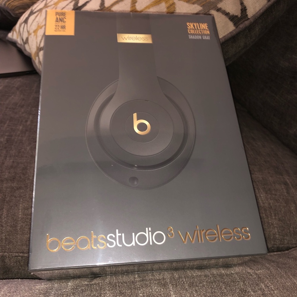 Beats Studio 3 Wireless Headphones - Picture 2 of 2